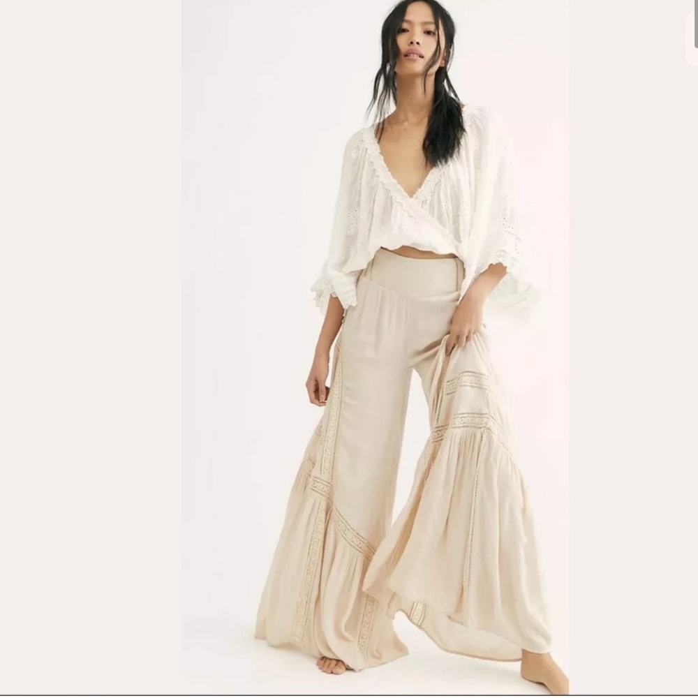 🌸🌸 Free People Livin’s Easy Lace Combo Pants 🌸🌸🌸